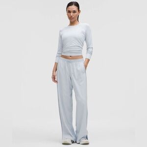 Lululemon Court Rival Wide-Leg Track Pant Regular
Starch Blue Solar Grey size 14